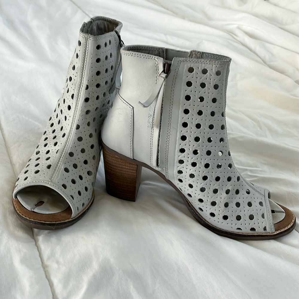 HOT Open Toed Booties